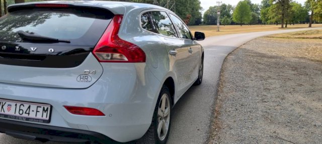 Volvo V40 D4