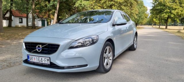 Volvo V40 D4