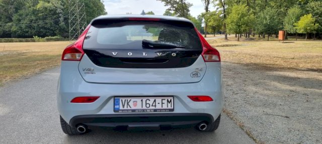Volvo V40 D4