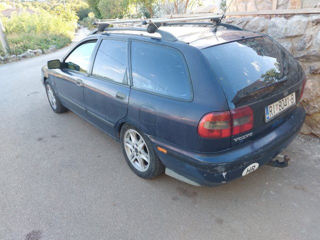 Volvo v 40