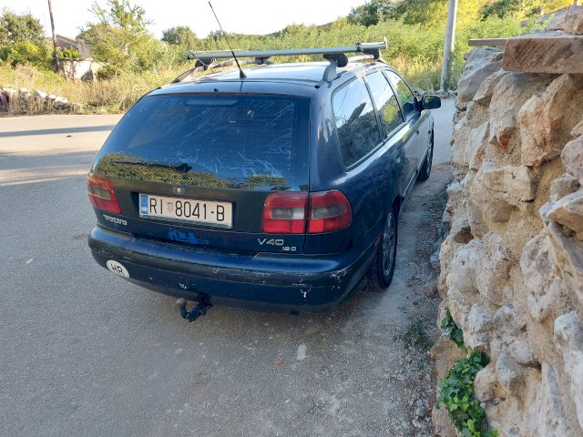 Volvo v 40