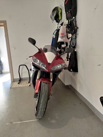 Yamaha R1 ZAMIJENA