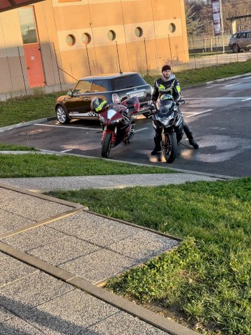 Yamaha R1 ZAMIJENA