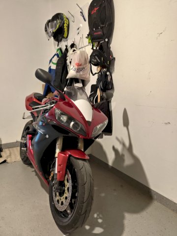Yamaha R1 ZAMIJENA