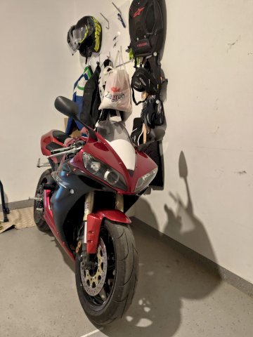 Yamaha R1 ZAMIJENA