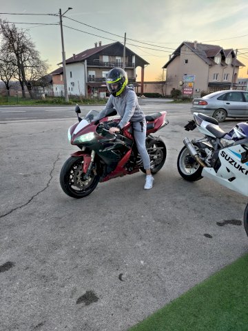Yamaha R1 ZAMIJENA
