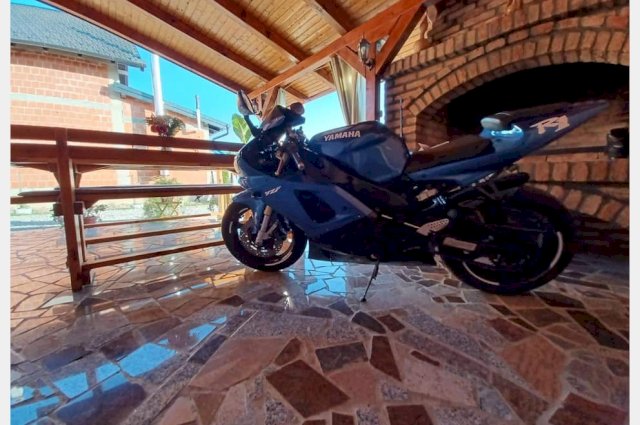 Yamaha R1