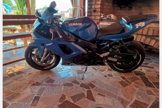 Yamaha R1