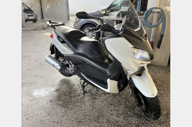 Yamaha X-MAX 250