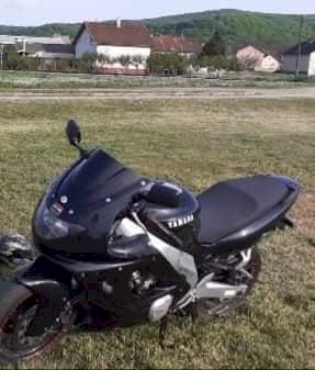 Yamaha YZF 599 cm3, 1997 god.