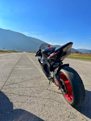 Yamaha YZF-R6 599 cm3, 2006 god.