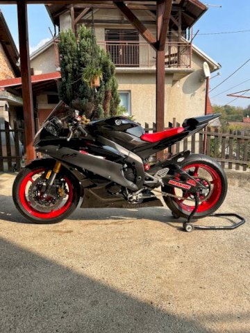 Yamaha YZF-R6 599 cm3, 2006 god.