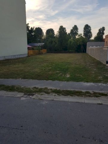 Zemljiste 429m2 sa komunalijama