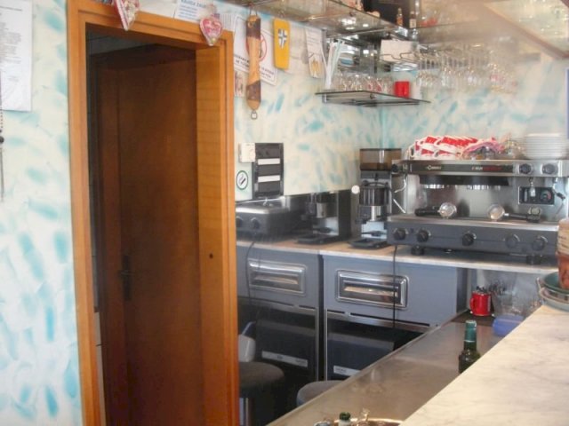 CAFFE BAR - 36 m2 - STROGI CENTAR - 51.000 EUR