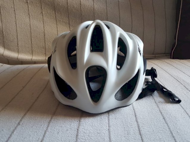 Kaciga za bicikl - većih dimenzija