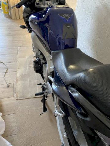 Yamaha Fazer 600 cm3, 2004 god.