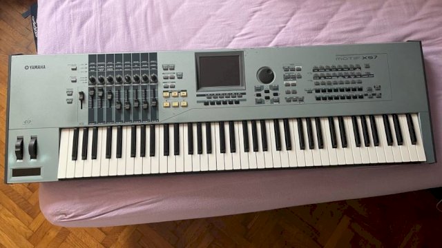 Yamaha Motif XS7 + Flight Case