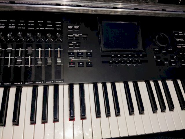 Yamaha Motif xf6