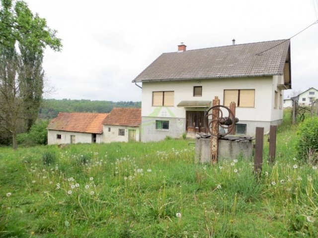 Katnica sa 5.579 m2 zemljišta!