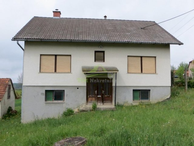 Katnica sa 5.579 m2 zemljišta!