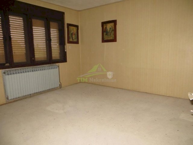 Katnica sa 5.579 m2 zemljišta!