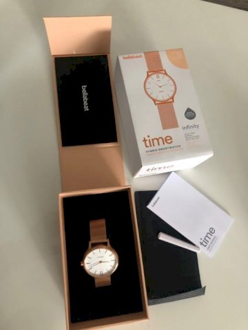 Bellabeat hybrid wellness watch