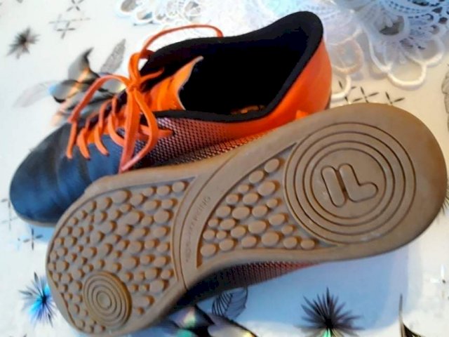 Tenisice,2 para, br.38 mijenjam za 2 vrece hrane