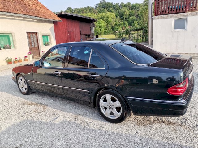 Mercedes-Benz E-klasa E230