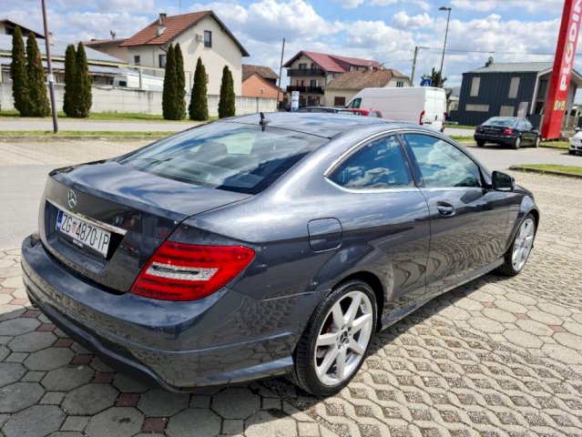 Mercedes-Benz C-klasa Coupe 220cdi AMG 128.000km