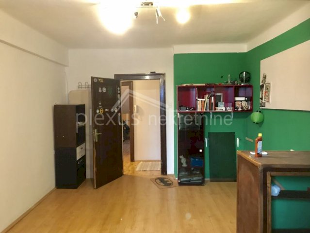 ZAMJENA ZA MANJI! Četverosoban stan u centru