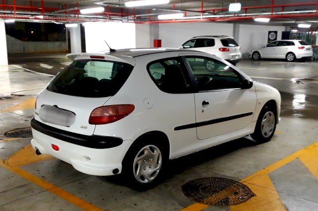 Peugeot 206 1,4 ..LPG @ODLIČAN AUTO ,KAO NOV
