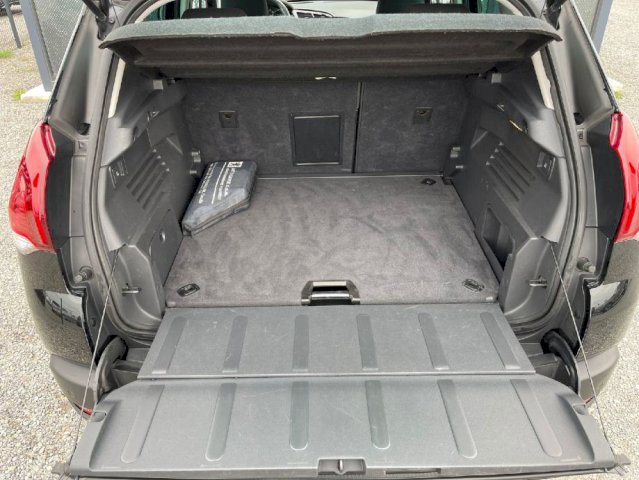 Peugeot 3008 1,6 e-HDi ** 1 VLASNIK , SERVISNA , 