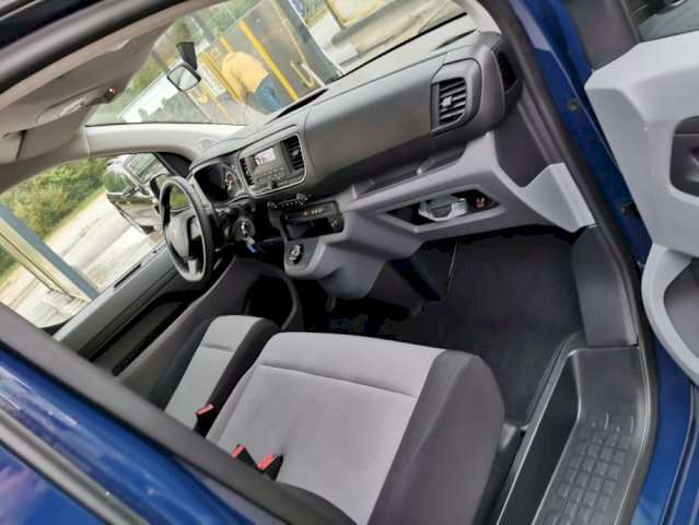 Peugeot Traveller 1,5 BlueHDI automatik