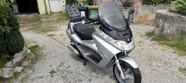 Piaggio X8