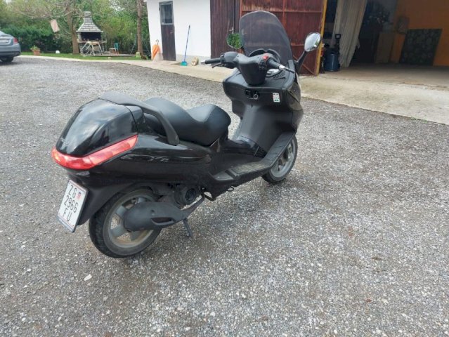 Piaggio x8 150 cm3, 2006 god.
