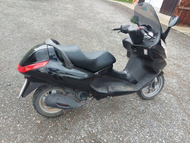 Piaggio x8 150 cm3, 2006 god.