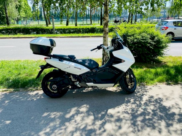 Gilera GP 800 839 cm3, 2012 god.