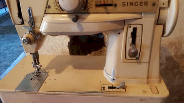 Šivaća mašina Singer na električni pogon s ko