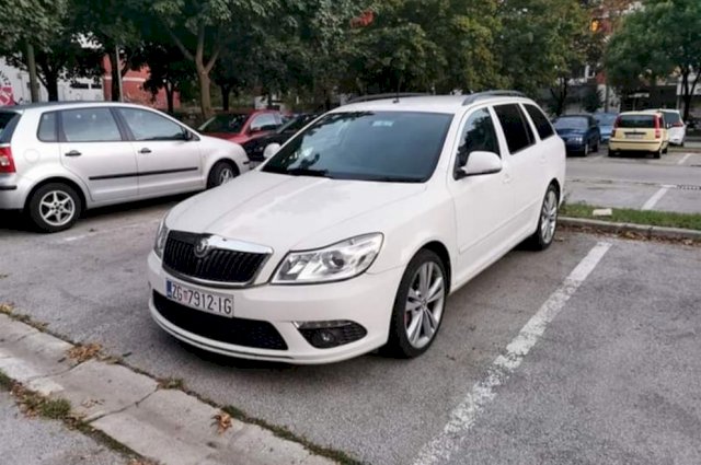 Škoda Octavia Combi 2.0TDI DSG F1 vRS