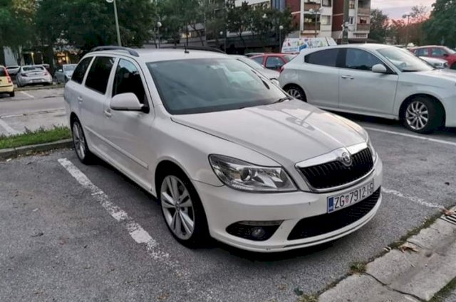 Škoda Octavia Combi 2.0TDI DSG F1 vRS