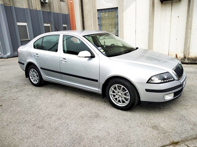 Škoda Octavia 1.6 **PLIN**..Xenon..Tempomat..200