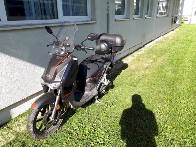 Električni scooter Super Soco Cpx praktički nov