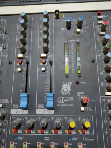 Allen Heath GL 2200.