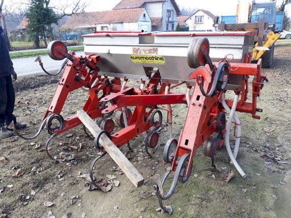 međuredni kultivator za kukuruz