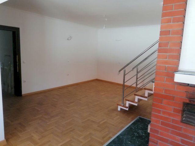 novorenovirani stan u centru Vinkovaca 130m2