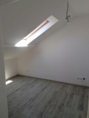 novorenovirani stan u centru Vinkovaca 130m2
