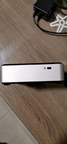 Intel NUC BOX i3, 8 giga rama, 60 gb ssd