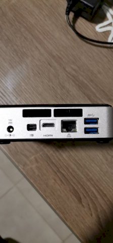 Intel NUC BOX i3, 8 giga rama, 60 gb ssd