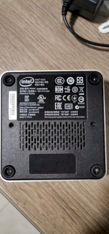 Intel NUC BOX i3, 8 giga rama, 60 gb ssd