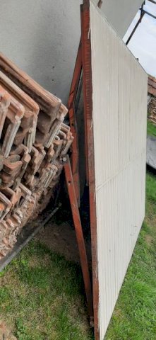 Podizna drvena garažna vrata